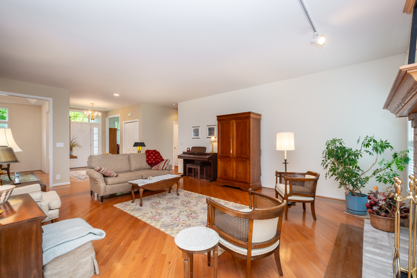 870 Woodland Drive, Antioch, IL 60002