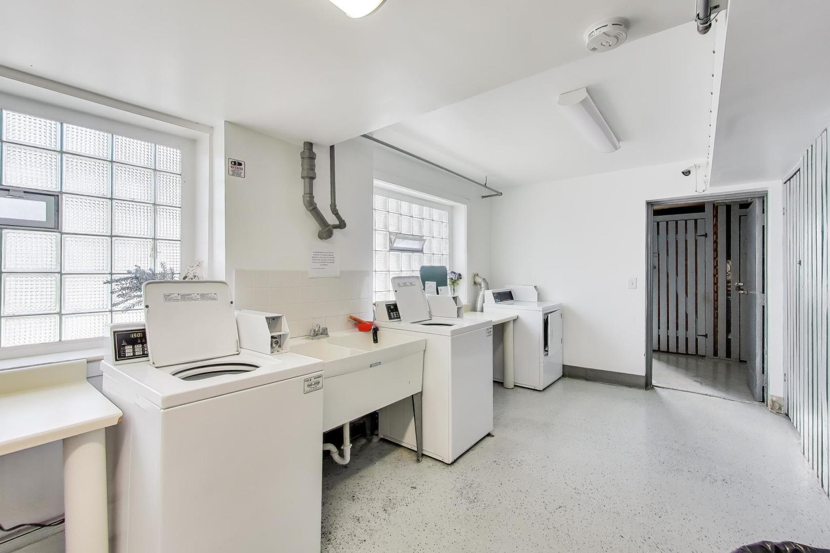 7315 N Oakley Avenue #1A, Chicago, IL 60645