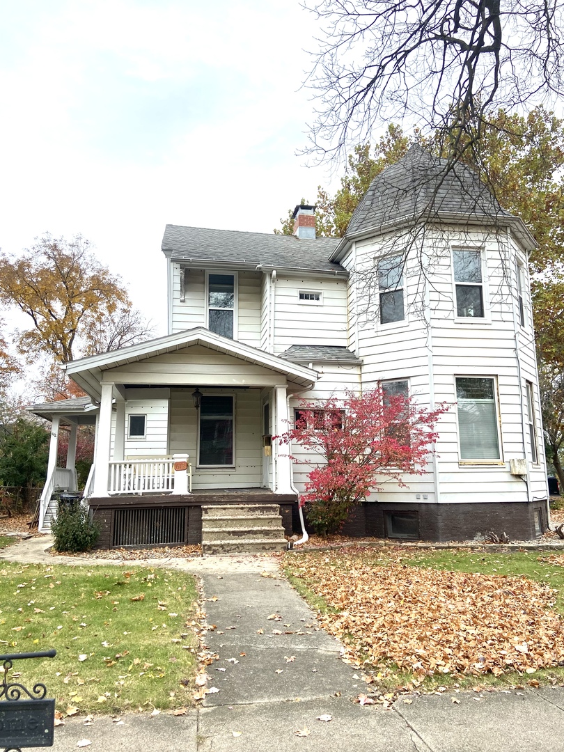 612 1/2 E Chestnut Street #2, Bloomington, IL 61701