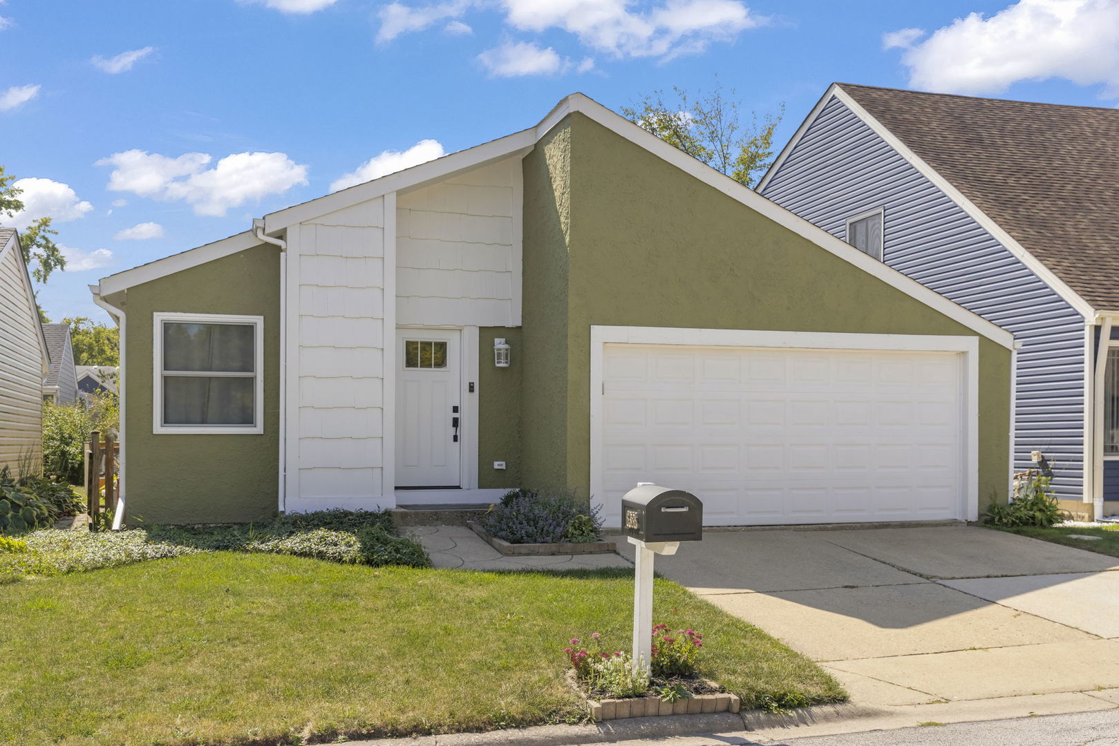 6386 Kindling Court, Lisle, IL 60532