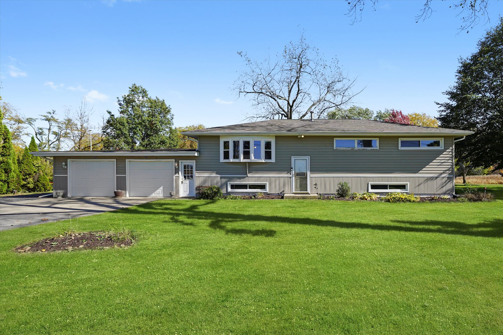 21541 S River Road, Shorewood, IL 60404