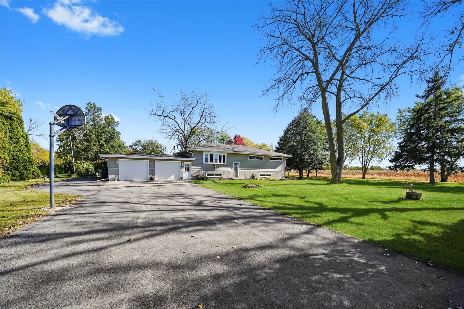 21541 S River Road, Shorewood, IL 60404