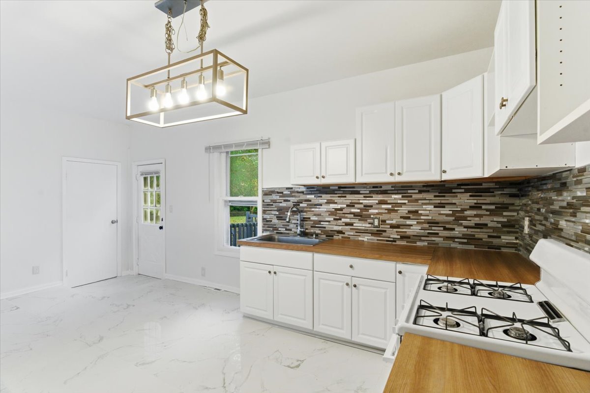 3010 Ezekiel Avenue, Zion, IL 60099