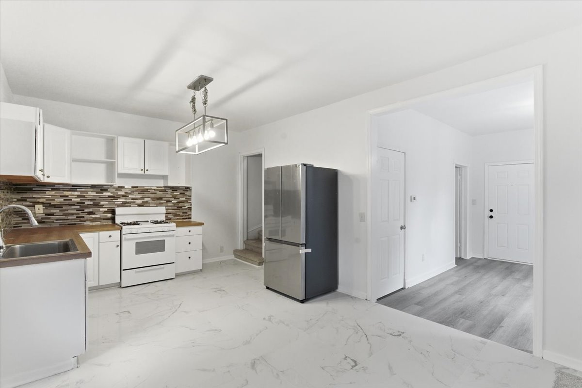 3010 Ezekiel Avenue, Zion, IL 60099