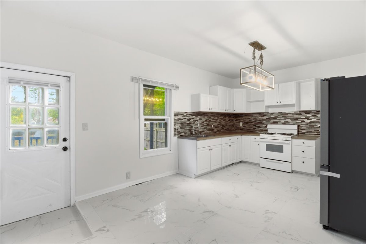 3010 Ezekiel Avenue, Zion, IL 60099