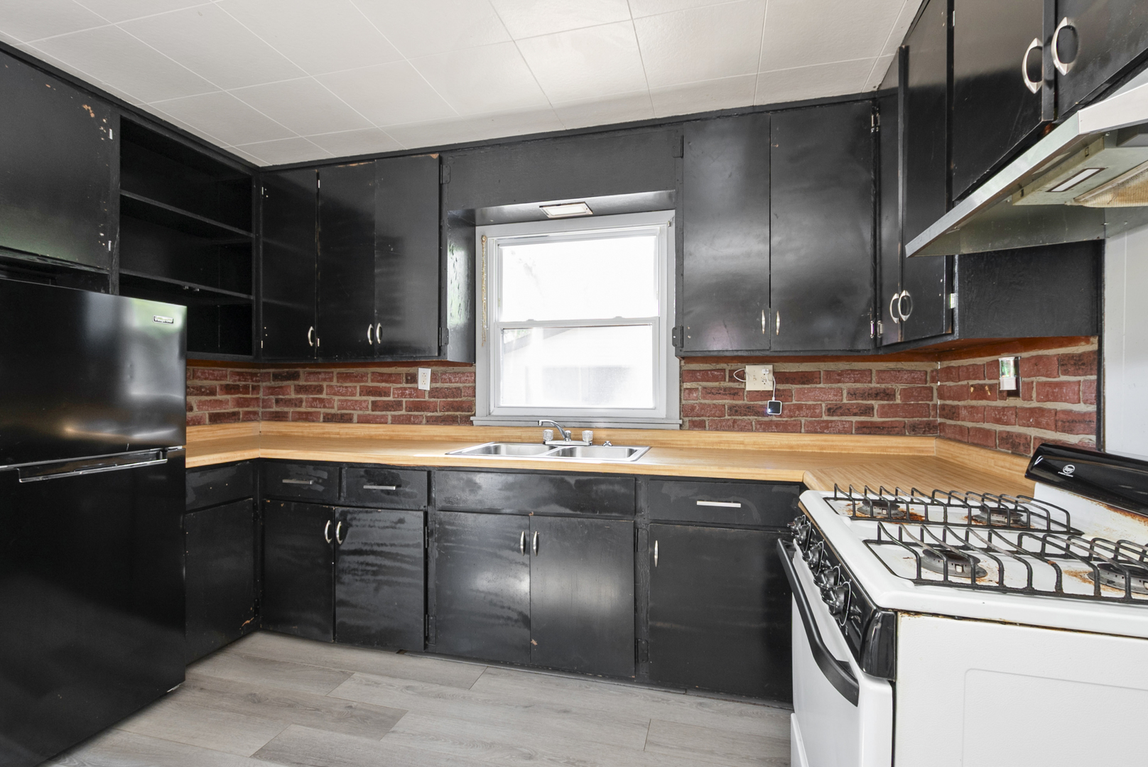 2116 Hanover Street, Joliet, IL 60433