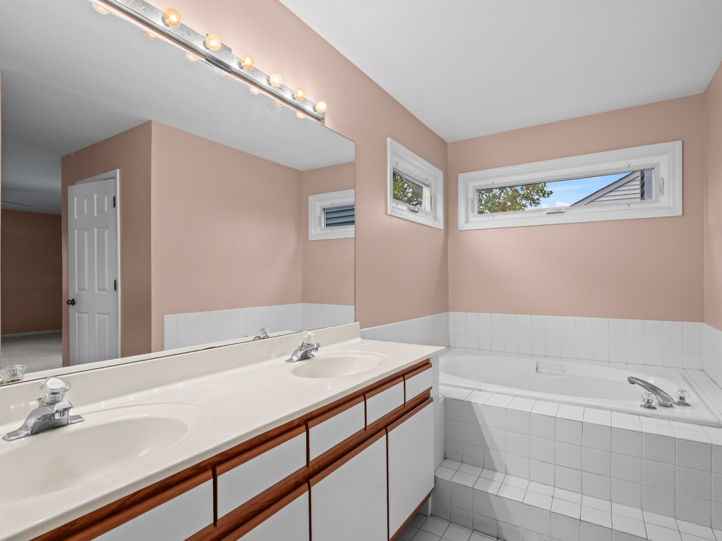 12 Jefferson Lane, Cary, IL 60013