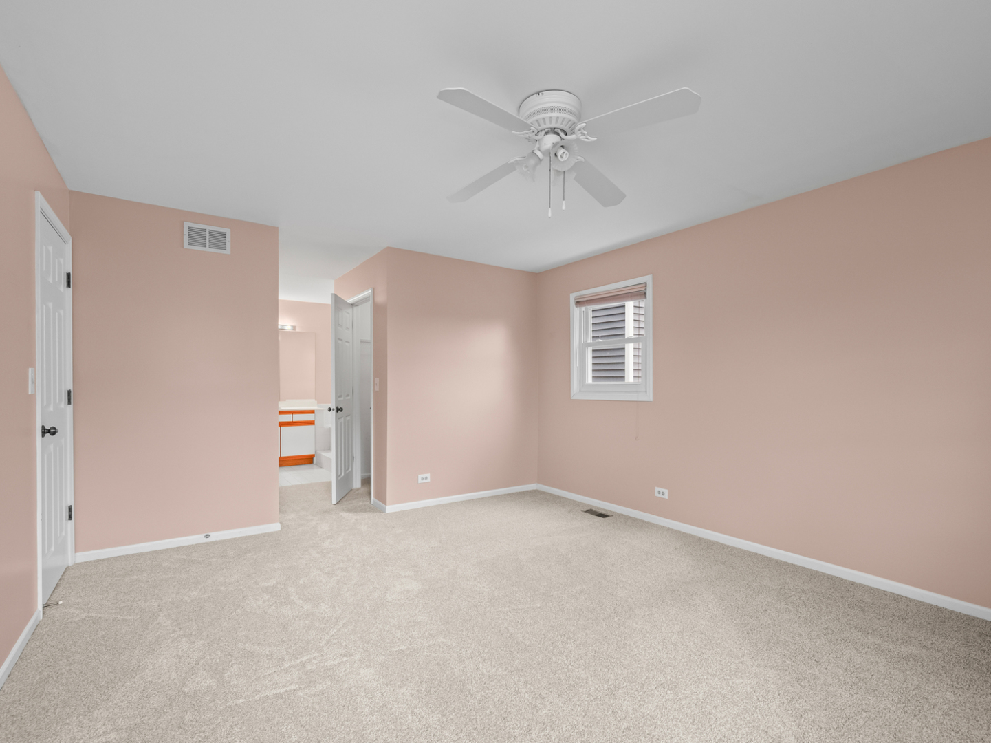 12 Jefferson Lane, Cary, IL 60013