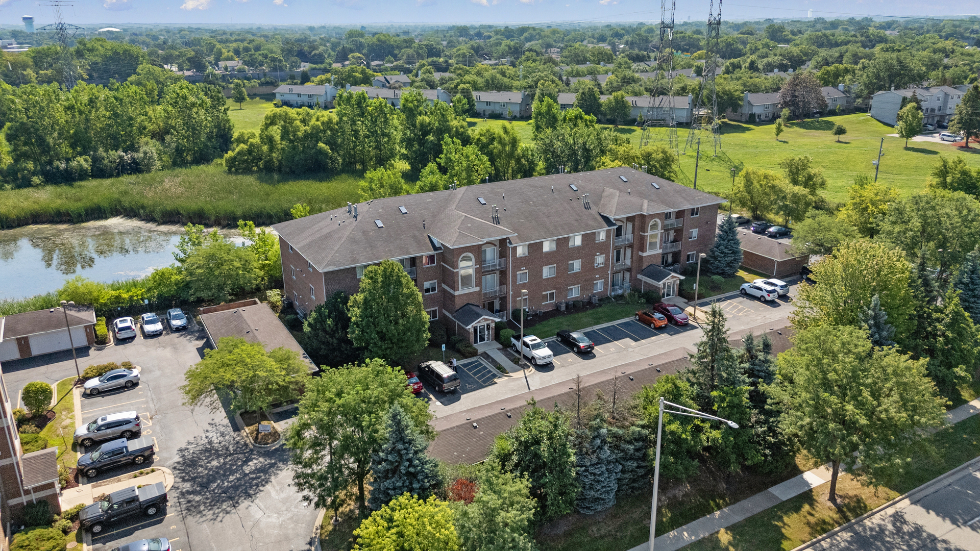 881 N Swift Road #306, Addison, IL 60101