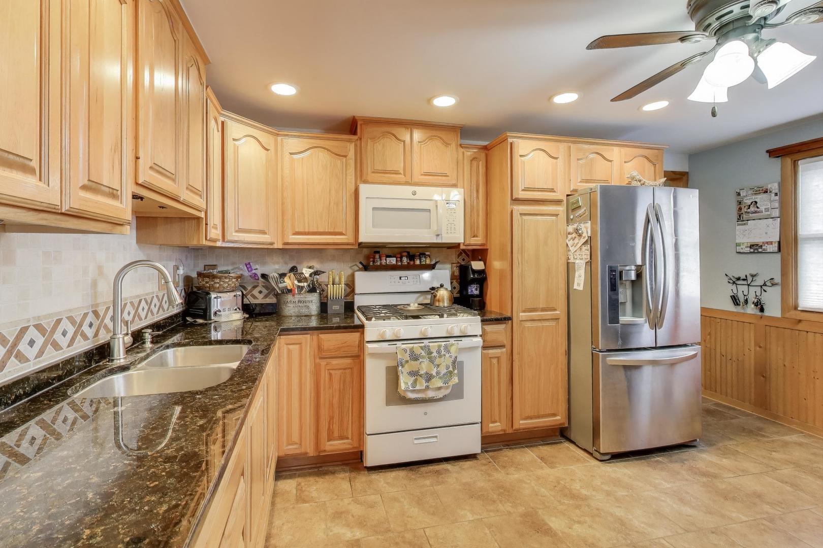 33336 N Indian Lane, Grayslake, IL 60030