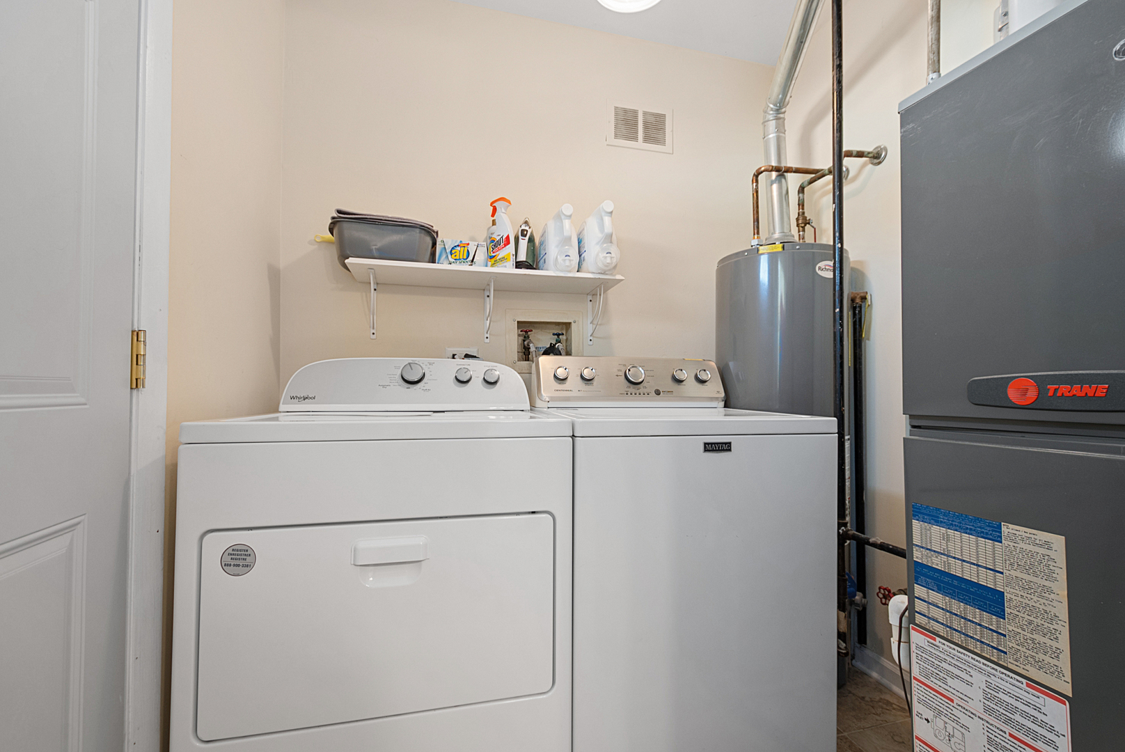 8 Warwick Court, Streamwood, IL 60107