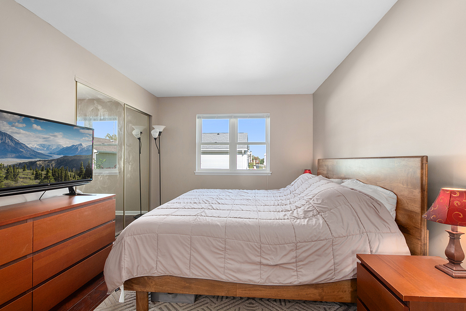 8 Warwick Court, Streamwood, IL 60107