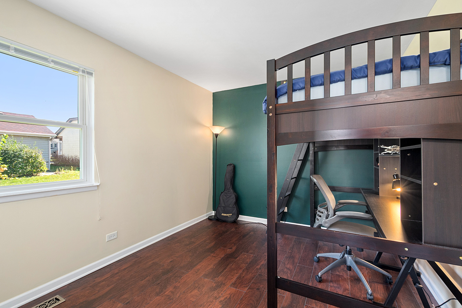 8 Warwick Court, Streamwood, IL 60107