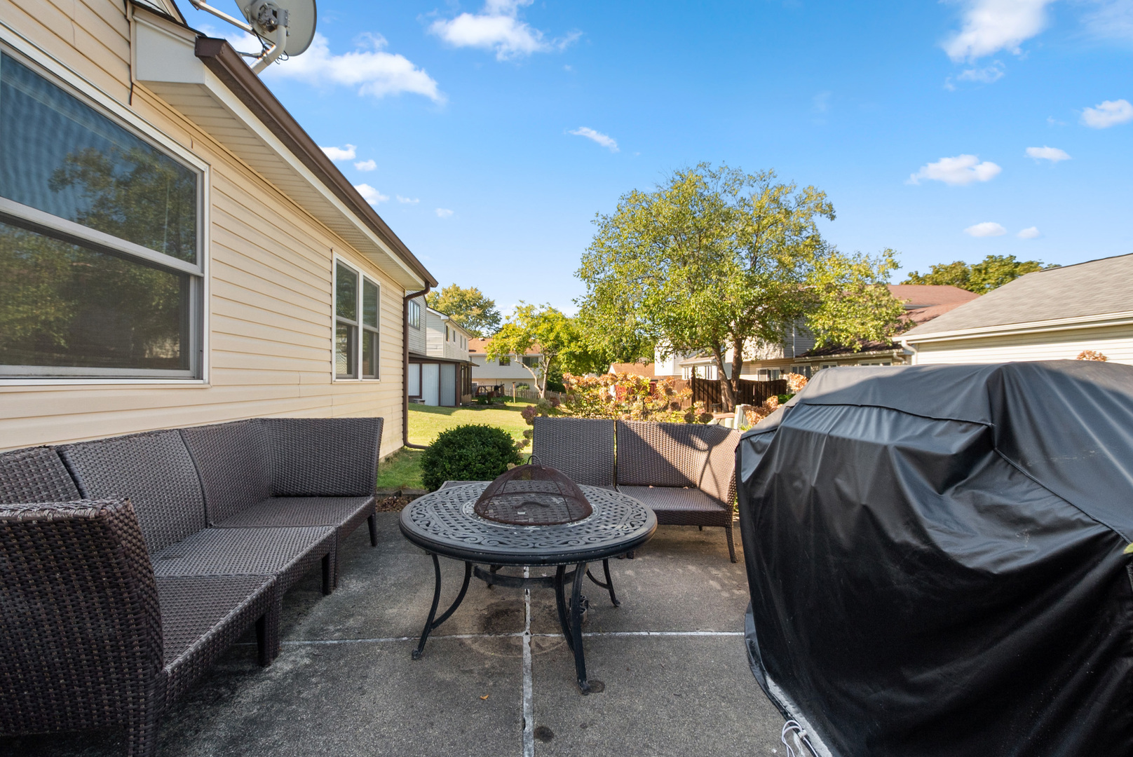 8 Warwick Court, Streamwood, IL 60107