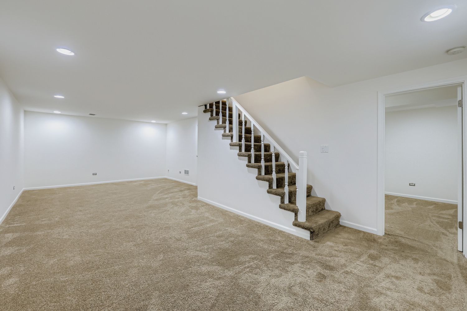 2630 Woodview Court, Waukegan, IL 60087