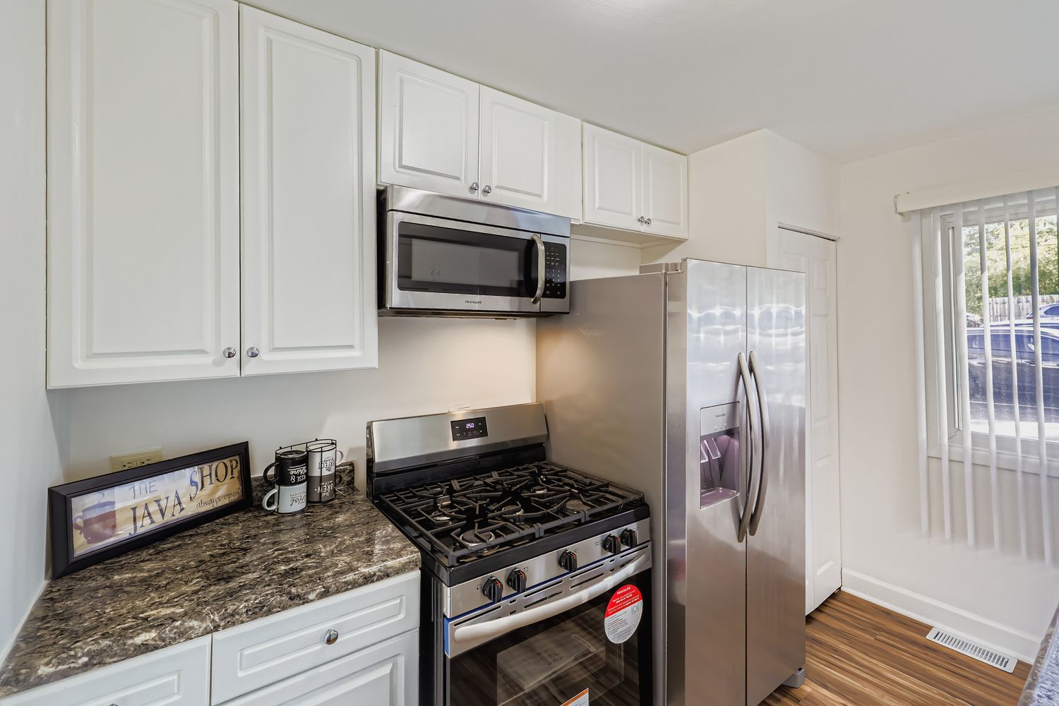 2630 Woodview Court, Waukegan, IL 60087