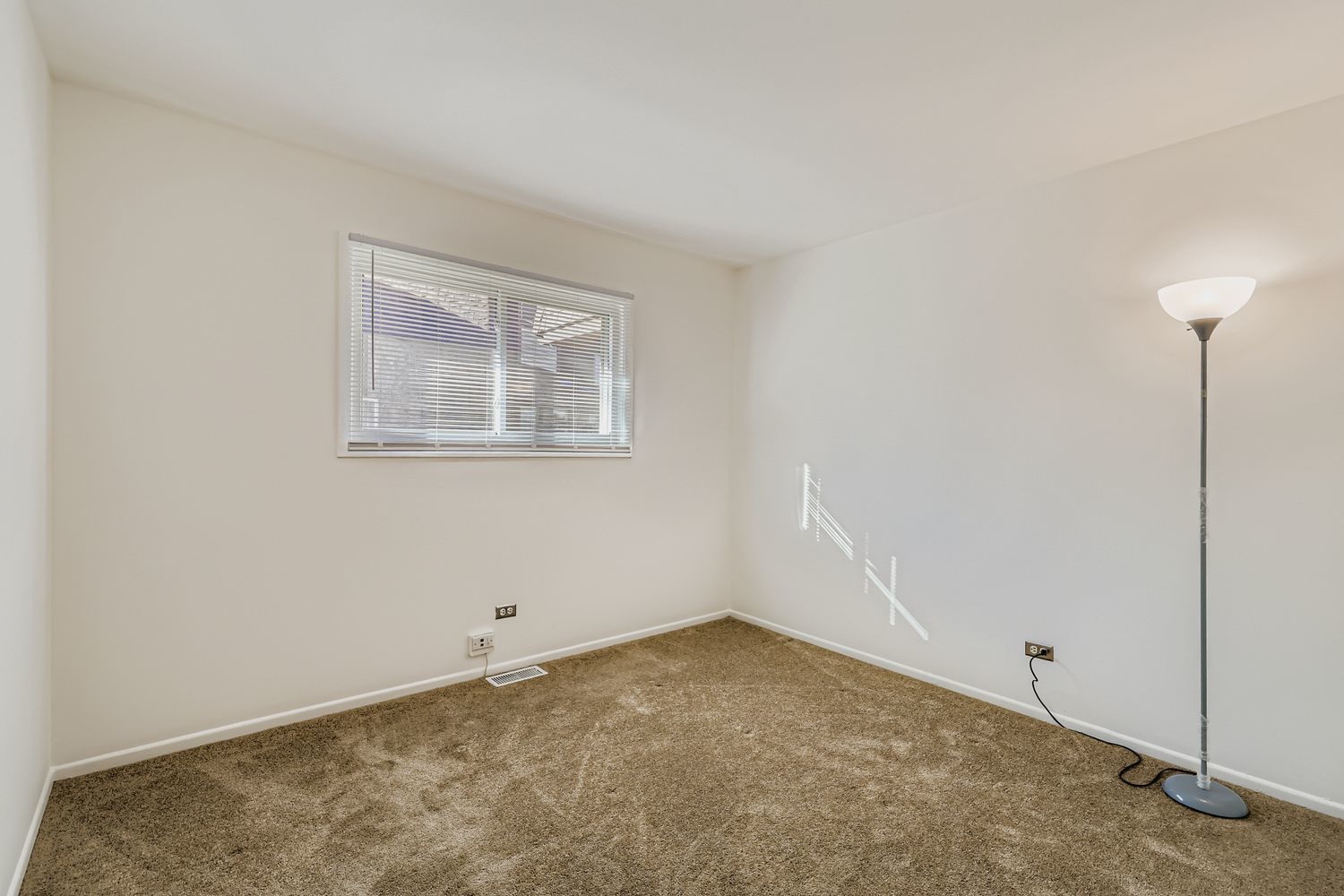 2630 Woodview Court, Waukegan, IL 60087