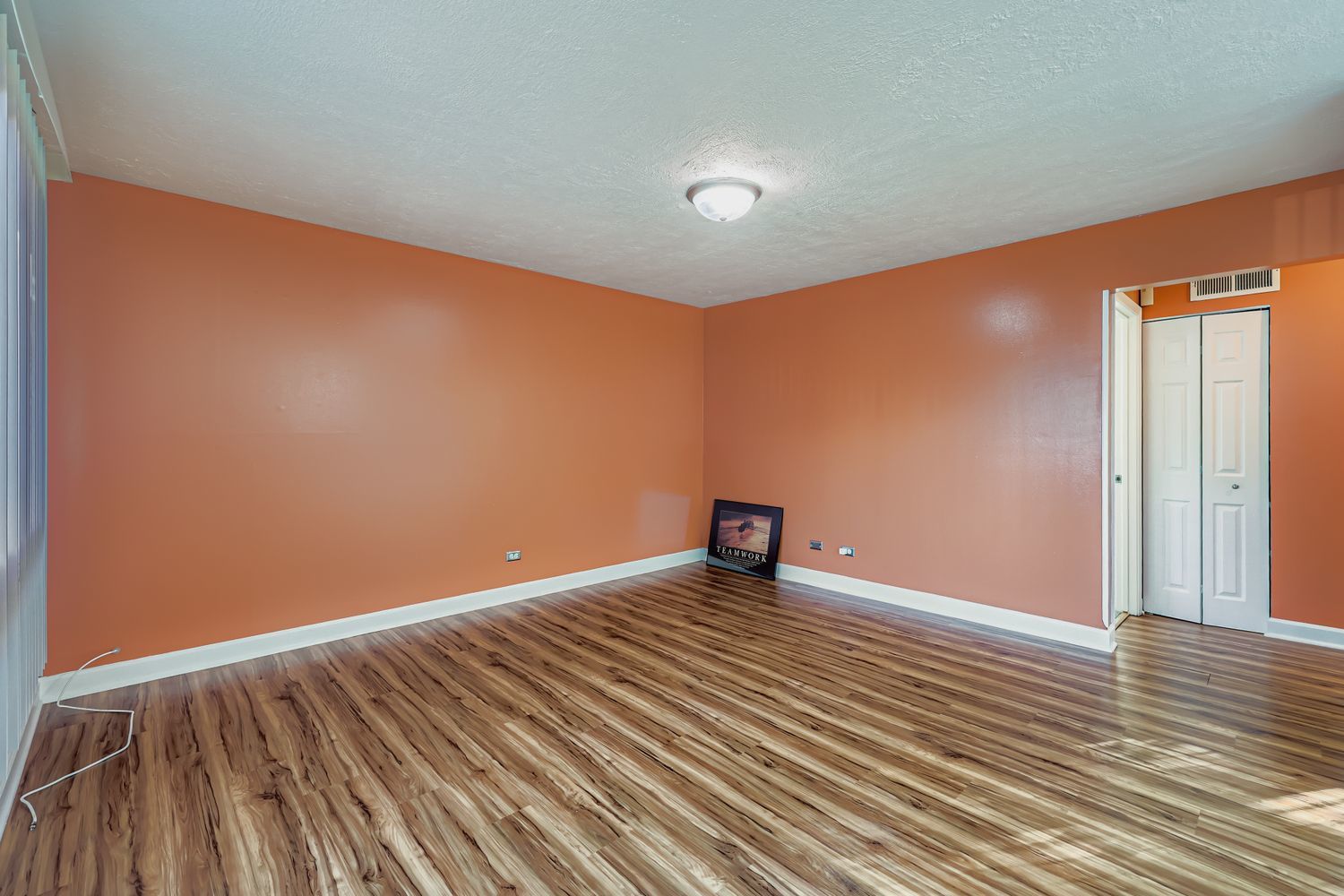 2630 Woodview Court, Waukegan, IL 60087