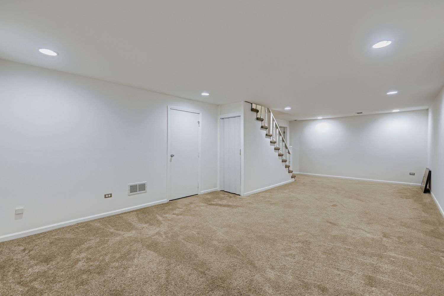 2630 Woodview Court, Waukegan, IL 60087