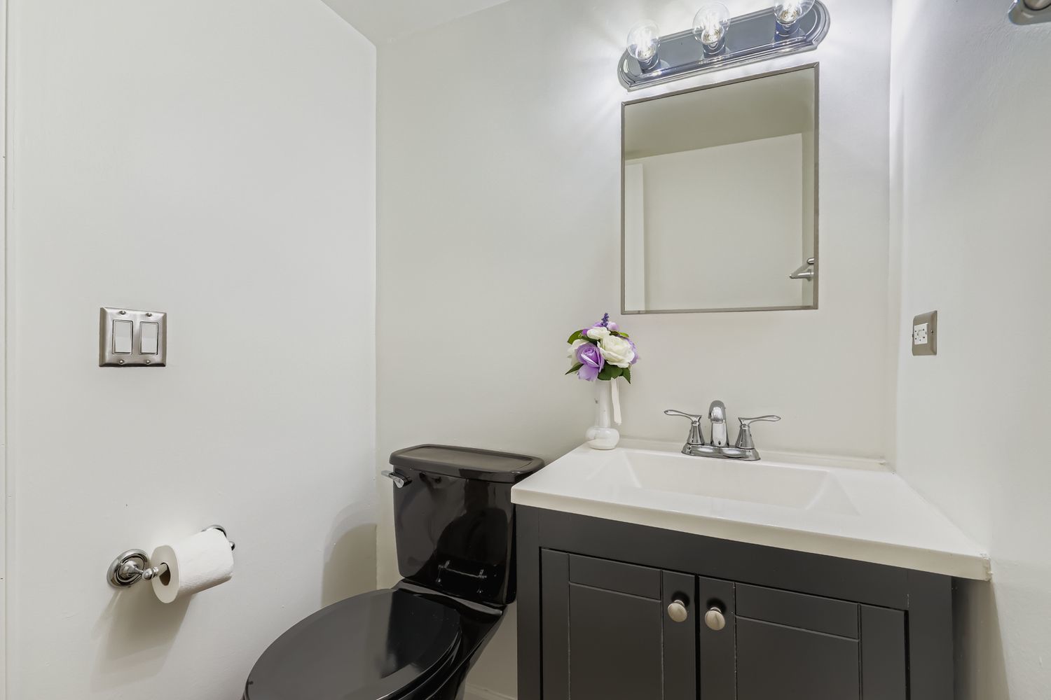 2630 Woodview Court, Waukegan, IL 60087