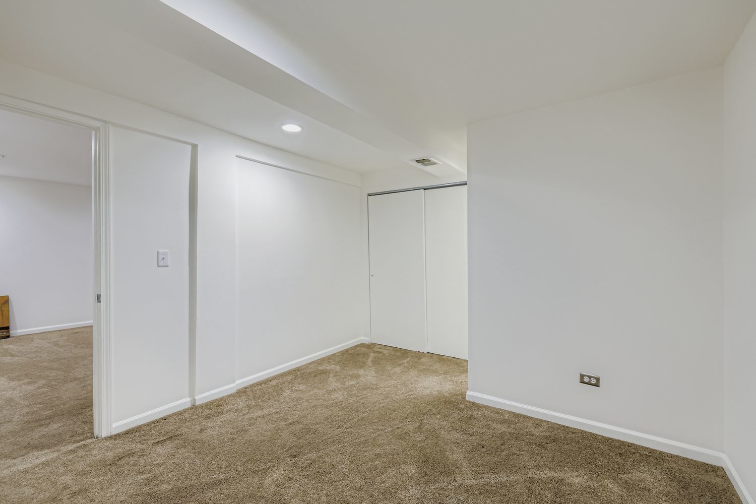 2630 Woodview Court, Waukegan, IL 60087