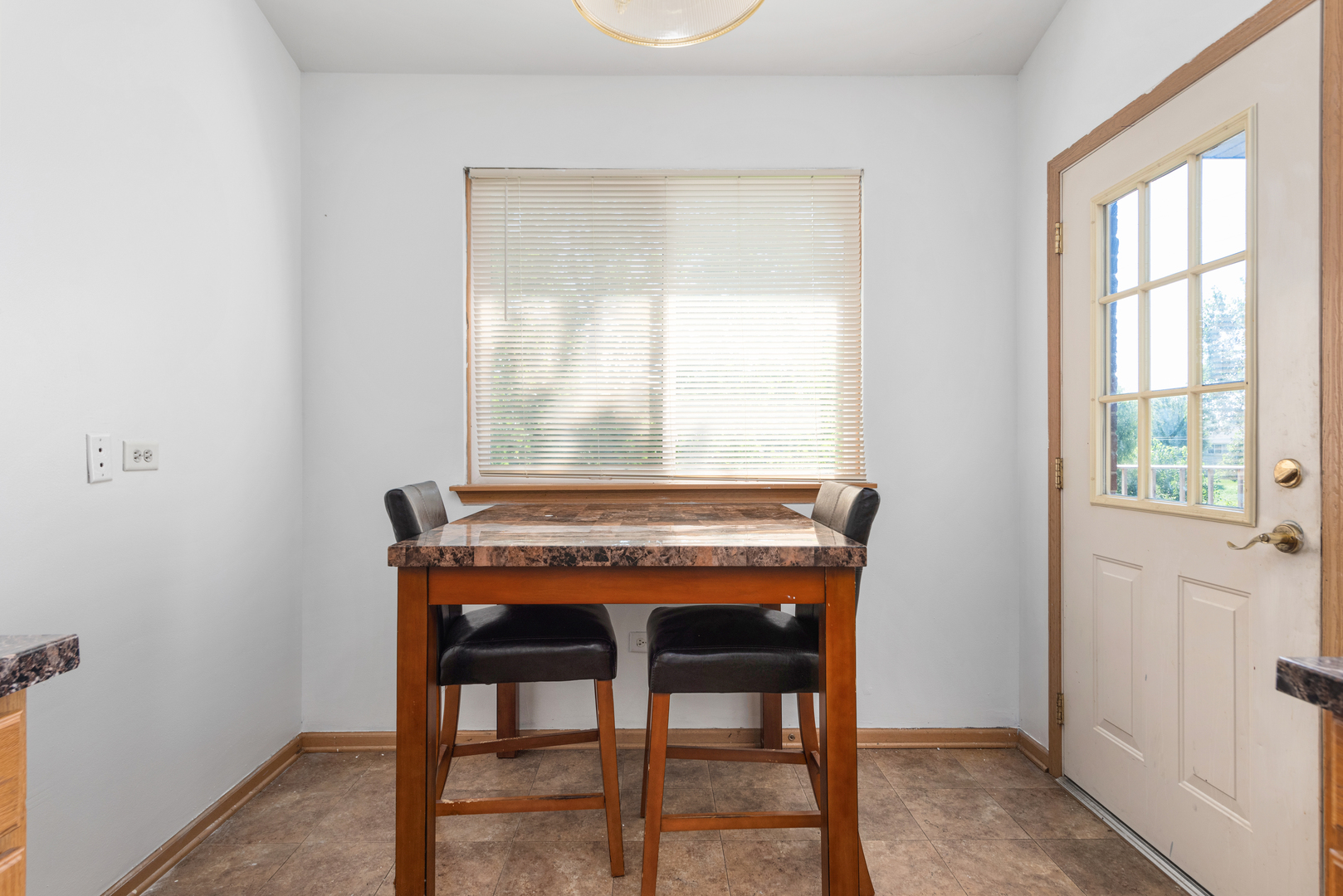 941 N Swift Road #301, Addison, IL 60101