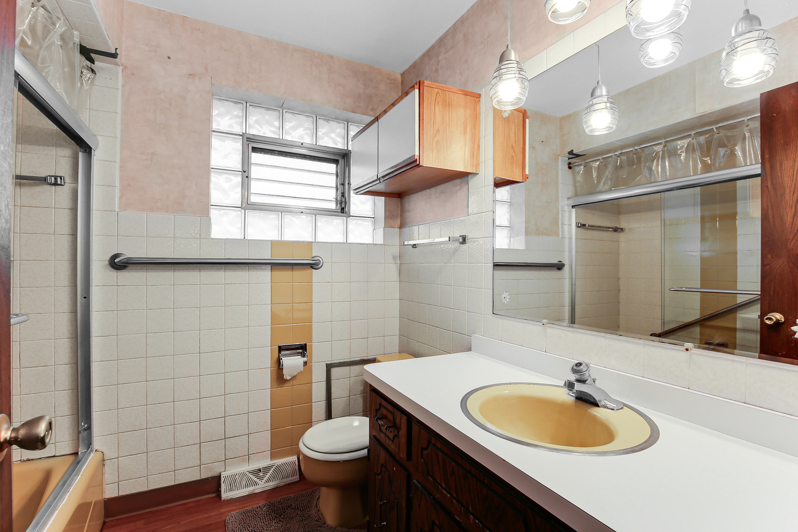 9221 Raymond Avenue, Oak Lawn, IL 60453