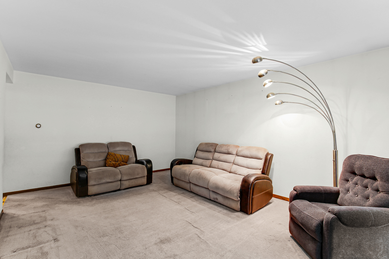 9221 Raymond Avenue, Oak Lawn, IL 60453