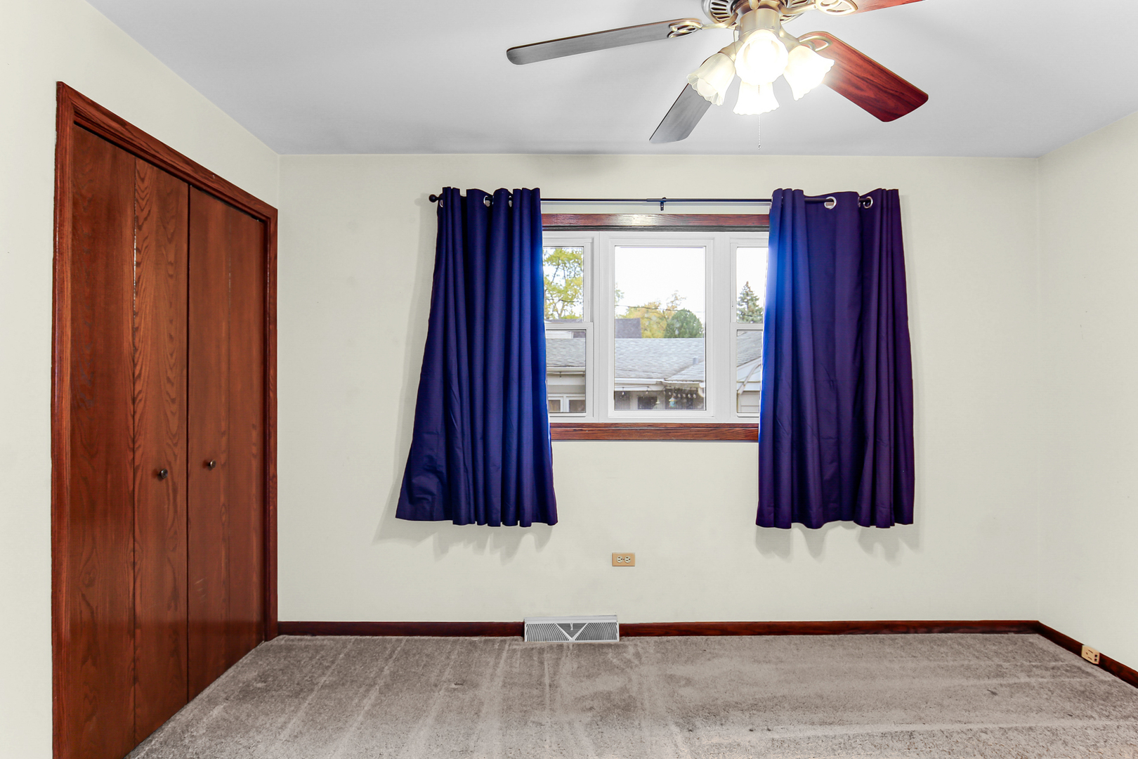 9221 Raymond Avenue, Oak Lawn, IL 60453