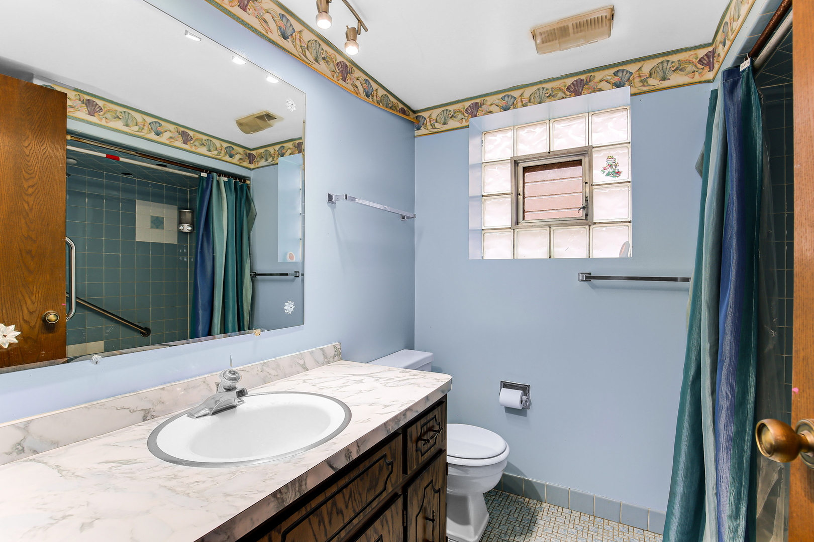 9221 Raymond Avenue, Oak Lawn, IL 60453