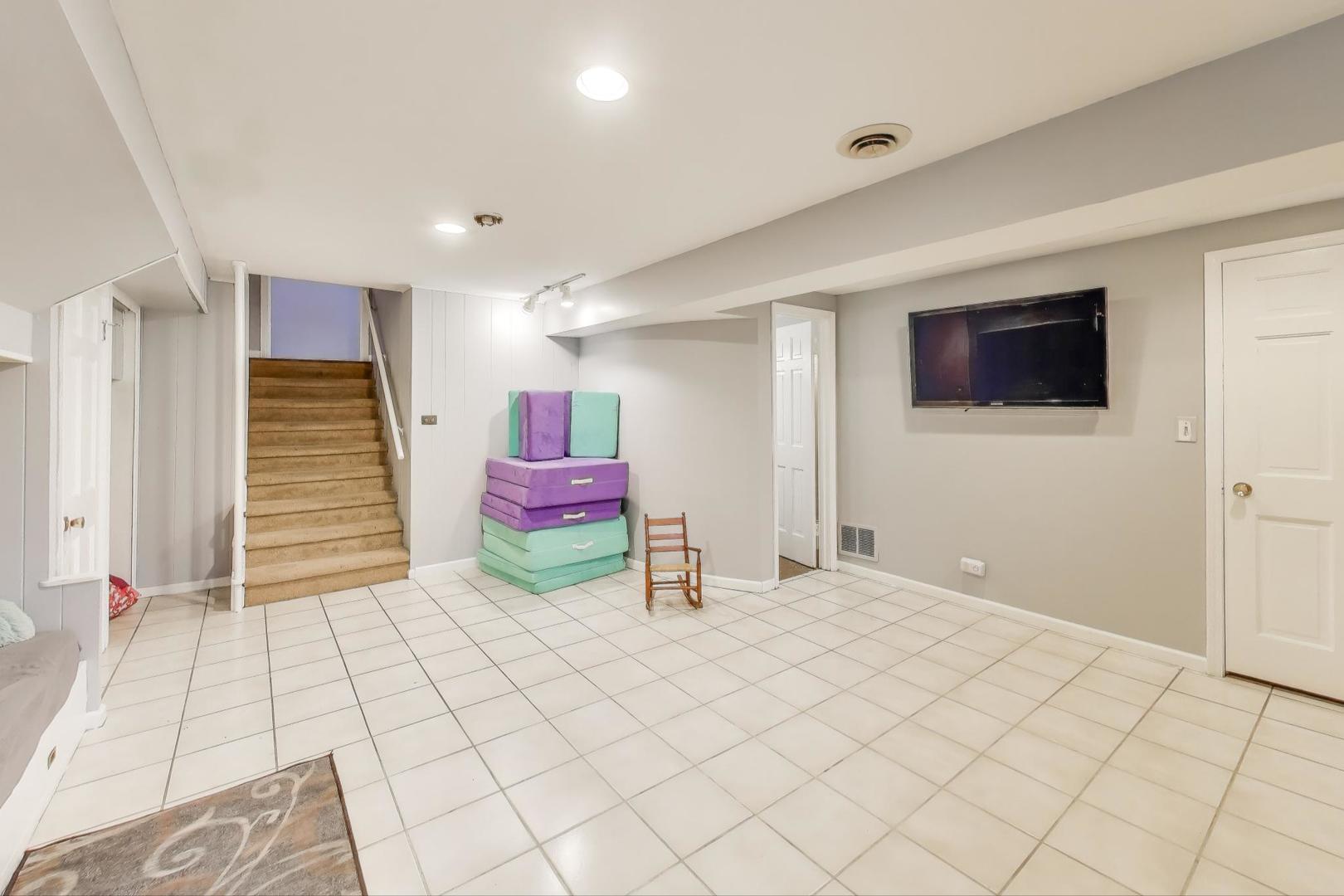 3537 Maple Leaf Drive, Glenview, IL 60026