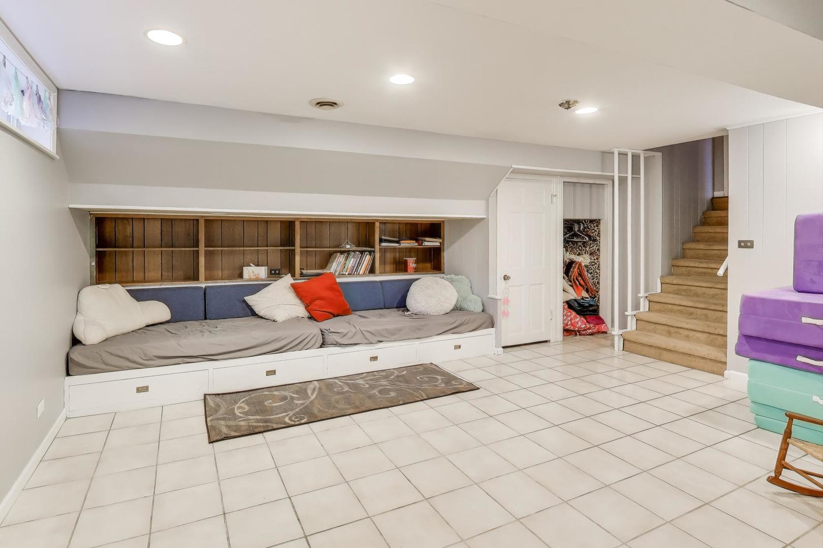 3537 Maple Leaf Drive, Glenview, IL 60026