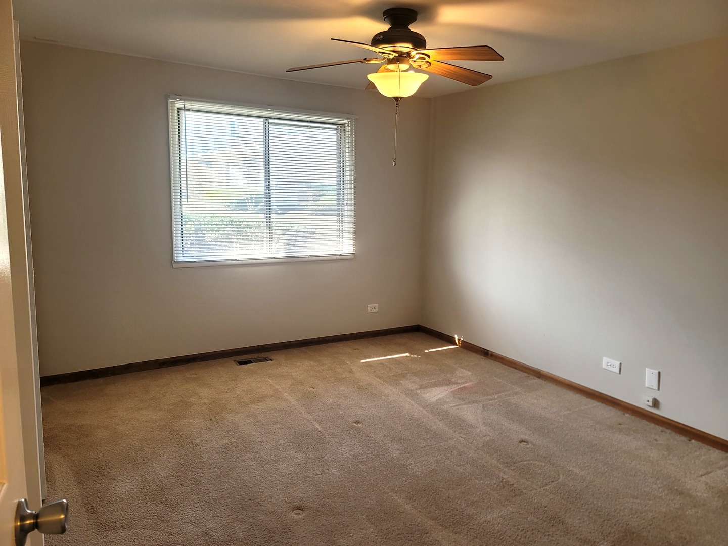 1335 FORESTDALE Court #1335, Schaumburg, IL 60193