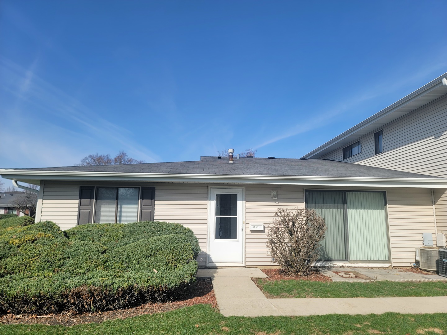 1335 FORESTDALE Court #1335, Schaumburg, IL 60193