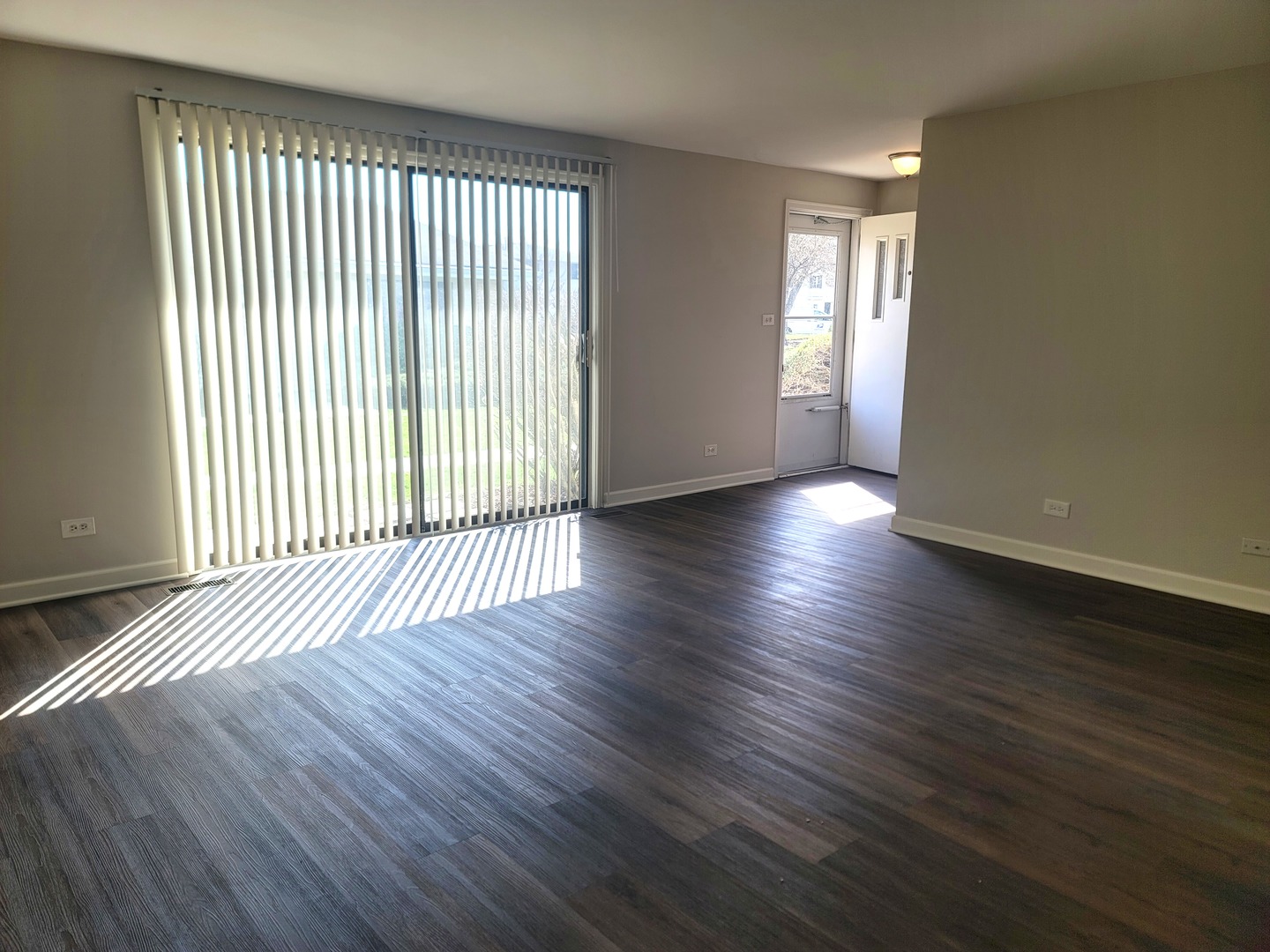 1335 FORESTDALE Court #1335, Schaumburg, IL 60193