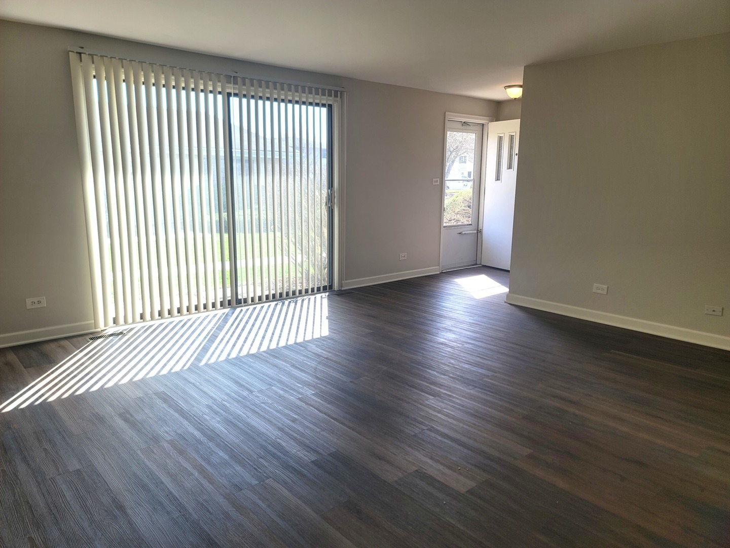 1335 FORESTDALE Court #1335, Schaumburg, IL 60193