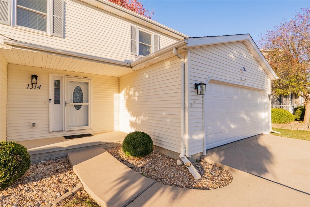 1314 Lismore Lane, Normal, IL 61761