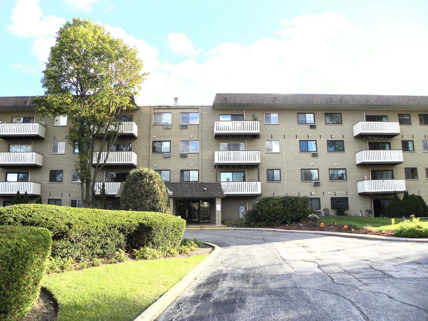 290 N Westgate Road #200, Mount Prospect, IL 60056
