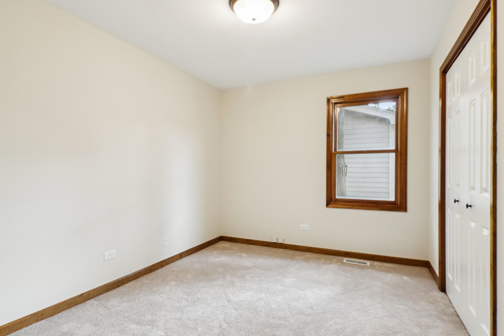 33611 N Idlewild Drive, Grayslake, IL 60030