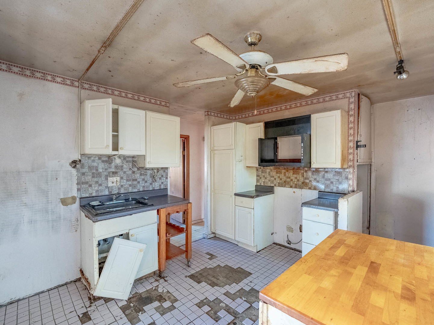 4439 S Lawler Avenue, Chicago, IL 60638