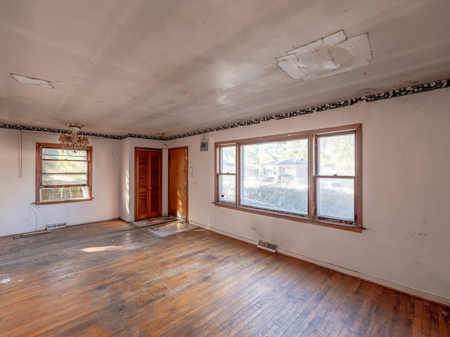 4439 S Lawler Avenue, Chicago, IL 60638