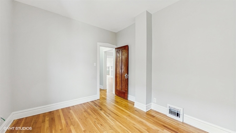 5041 W Fletcher Street, Chicago, IL 60641