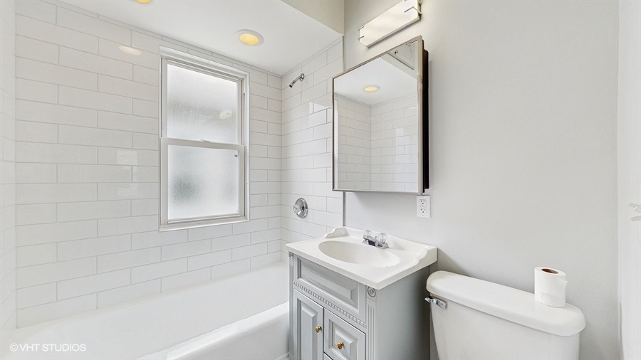 5041 W Fletcher Street, Chicago, IL 60641