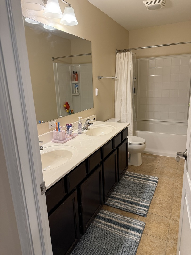 2572 Retreat Circle, Lisle, IL 60532