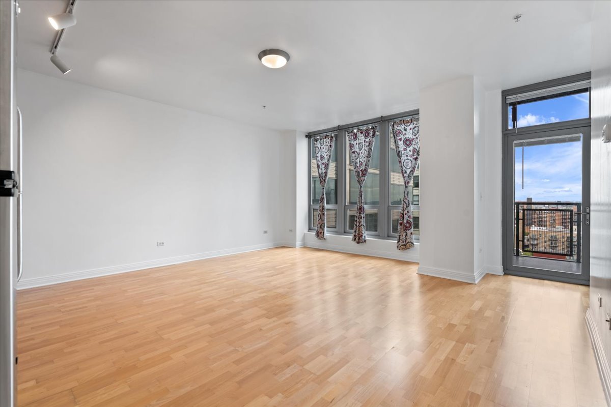 565 W Quincy Street #1216, Chicago, IL 60661
