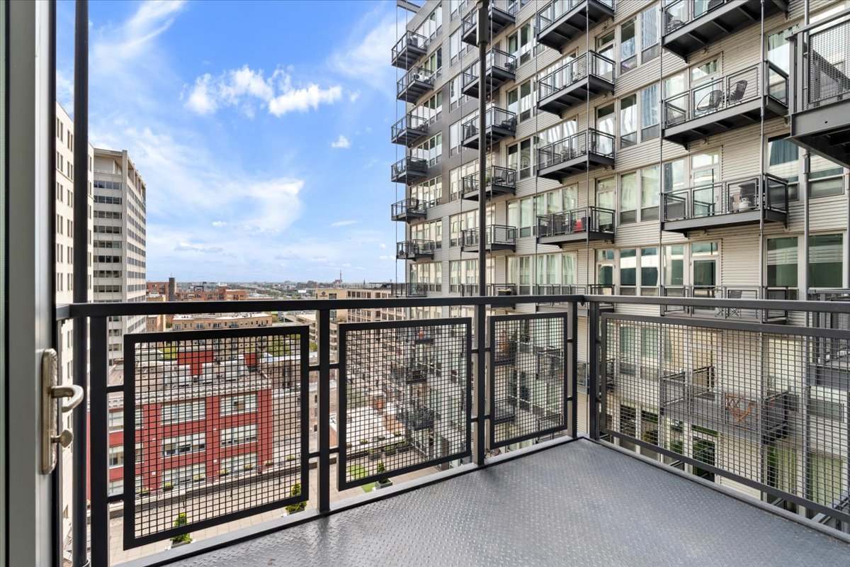 565 W Quincy Street #1216, Chicago, IL 60661