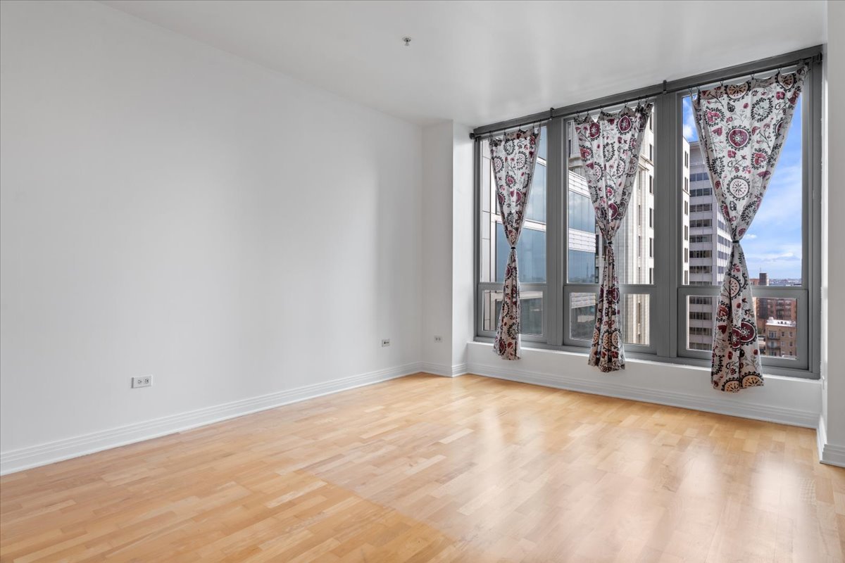565 W Quincy Street #1216, Chicago, IL 60661