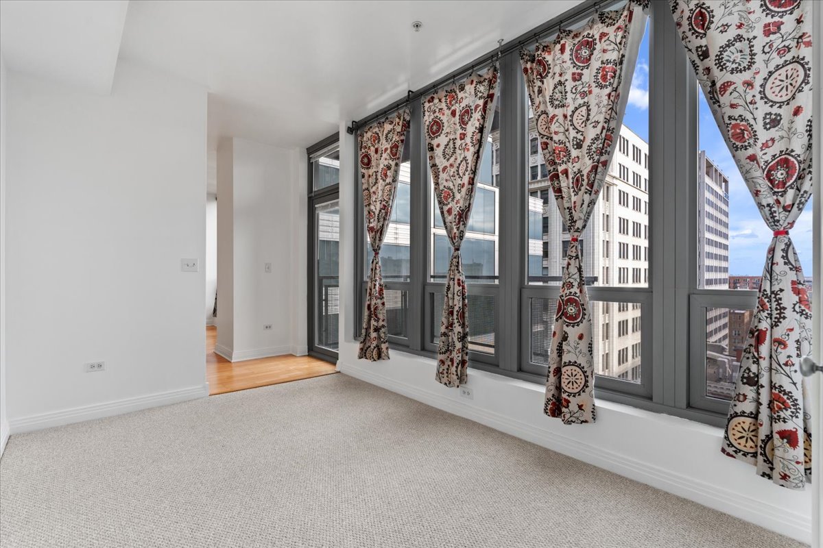 565 W Quincy Street #1216, Chicago, IL 60661