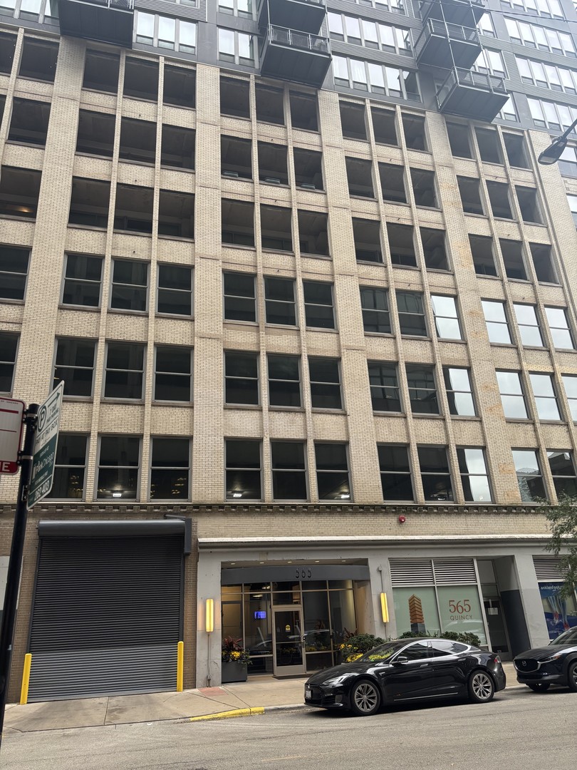 565 W Quincy Street #1216, Chicago, IL 60661
