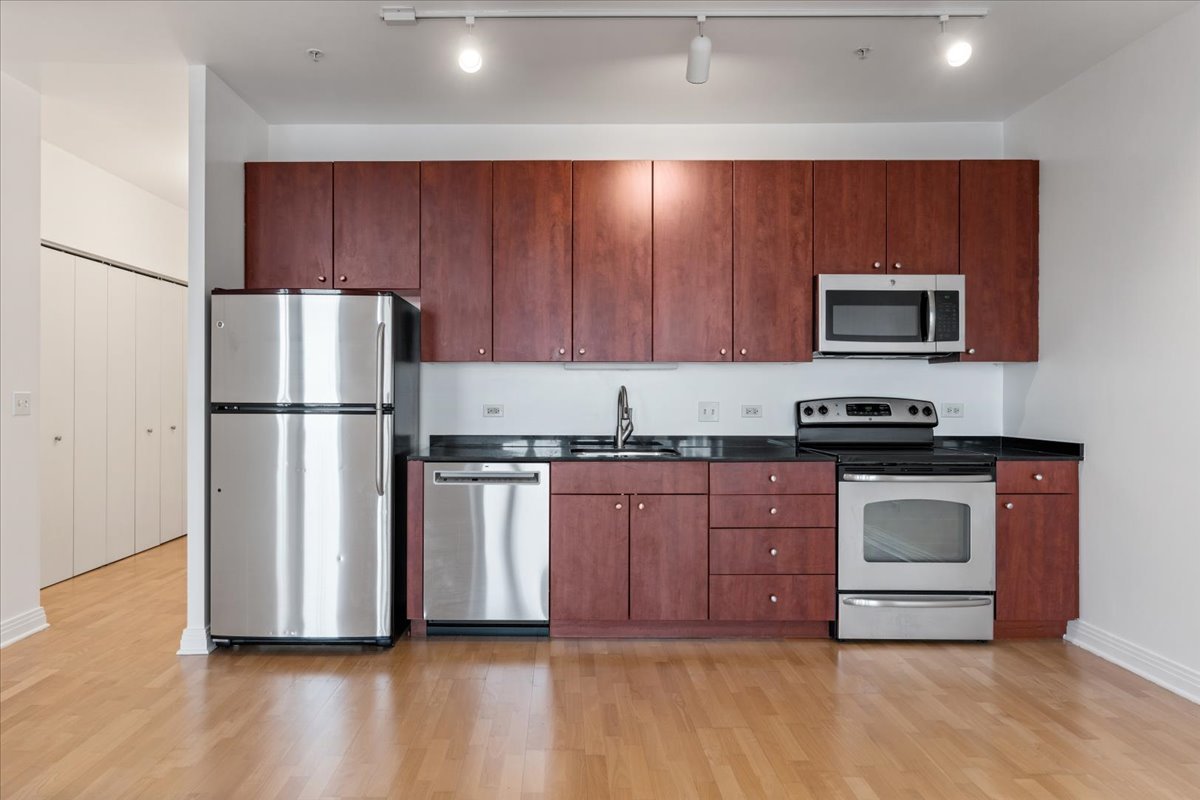 565 W Quincy Street #1216, Chicago, IL 60661